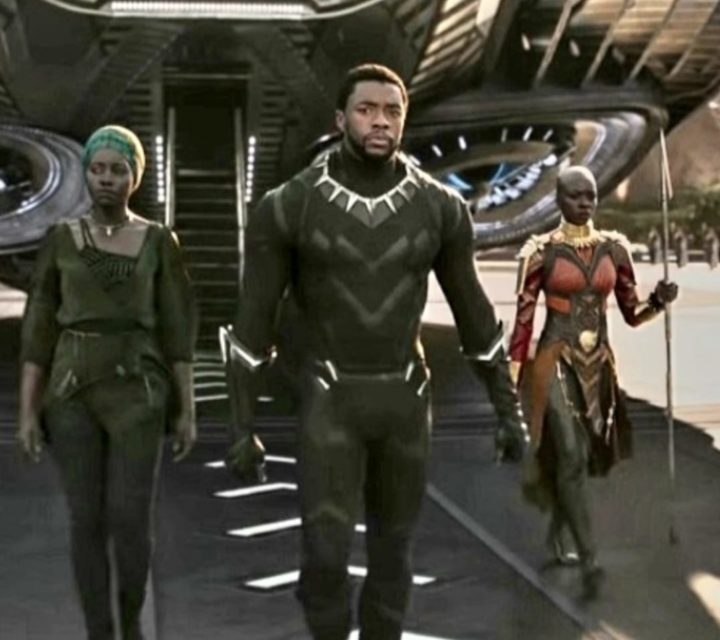 O primeiro filme, lançado em 2018, foi um sucesso estrondoso de público e crítica tendo custado em torno de 200 milhões de dólares e faturado mais de 1,3 bilhão de dólares no mundo todo.