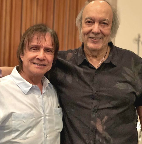 A dupla compôs clássicos como É Proibido Fumar, Sentado à Beira do Mar e Se Essa Rua Fosse Minha.