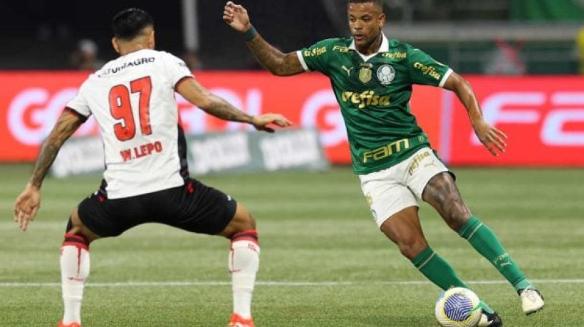 Jogador seria um pedido de Cuca, que gosta da versatilidade do jogador. Galo e Verdão estão em tratativas iniciais na negociação