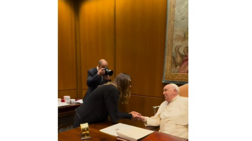 Janja recebida pelo papa Francisco no Vaticano