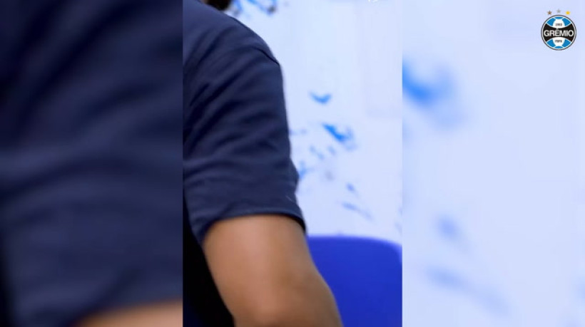 Grêmio apresenta Alfa como novo patrocinador master; veja camisa