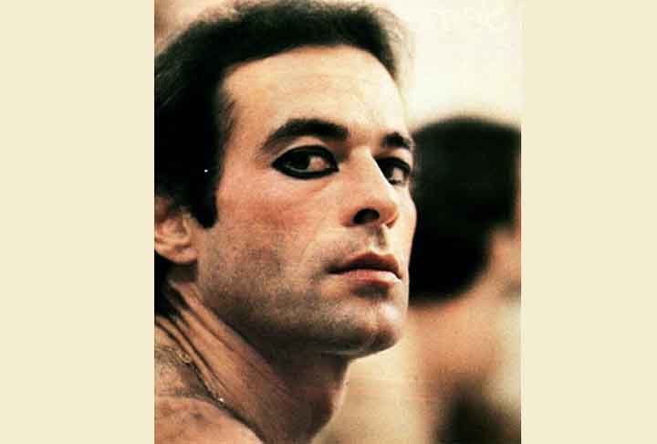 O anúncio do fim precoce do Secos e Molhados foi feito no dominical Fantástico, da Rede Globo. O programa exibiu na mesma edição um videoclipe da música “Flores Astrais”. 
