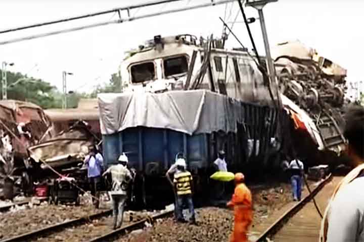 Acidente ferroviário de Balasore (Índia, 2023): Em 2 de junho de 2023, um trágico acidente aconteceu no estado de Odisha envolvendo três trens: o Coromandel Express, o Howrah Superfast Express e um trem de carga estacionado em uma linha lateral.