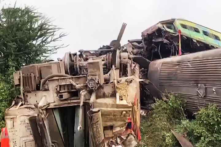 O desastre resultou em pelo menos 295 mortos e mais de 1.100 feridos. A investigação apontou falhas no sistema de sinalização como a causa principal.