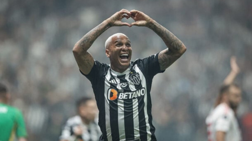 Vitória busca um camisa 9 e vê em Deyverson a possibilidade de fechar a posição. Atleta evita falar sobre saída