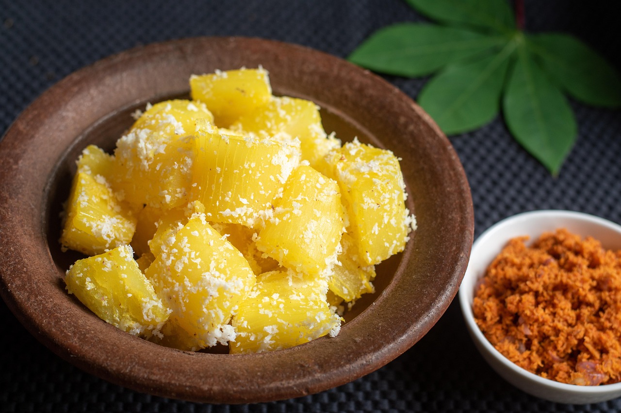 Além disso, suas propriedades nutricionais e benefícios para a saúde fazem dela uma escolha inteligente para quem busca uma alimentação equilibrada e saborosa. Se consumida de forma correta e devidamente preparada, a mandioca é um verdadeiro tesouro da gastronomia mundial.