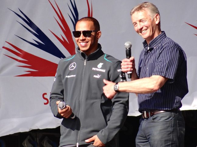 Após seis temporadas na McLaren, Hamilton se transferiu para a Mercedes em 2013, uma mudança que definiria os rumos de sua carreira. 