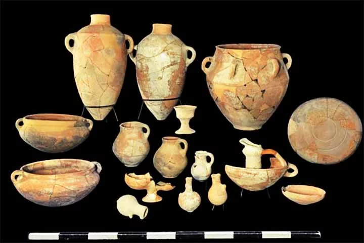 Sua longa história e adaptação a diferentes culturas demonstram sua relevância em diversas civilizações e épocas. Veja lugares proeminentes na produção de cerâmica 