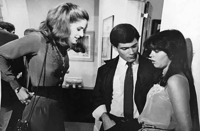 A interpretação de Corona sempre tinha um toque único, que o tornava impossível de ser ignorado. Sua habilidade de criar uma conexão genuína com o público é um dos maiores legados que ele deixou.