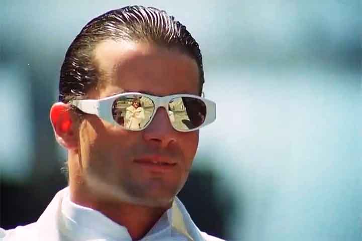 Infelizmente, a carreira de Lauro Corona foi interrompida de forma trágica e precoce. O ator faleceu em 20 de julho de 1989, vítima da AIDS, uma doença que, na época, ainda carregava muito estigma e poucas informações eram amplamente divulgadas. Ele foi um dos primeiros famosos a morrer por conta da AIDS.