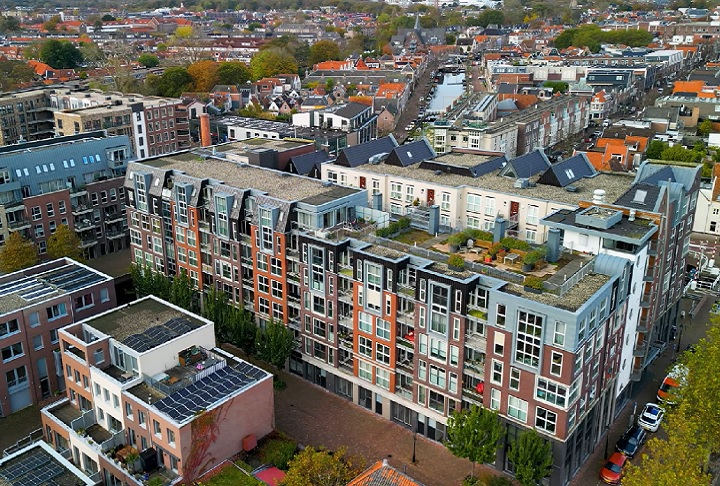 Localizada a apenas cerca de 40 km ao norte de Amsterdã, Alkmaar é uma encantadora cidade localizada na província da Holanda do Norte, nos Países Baixos.