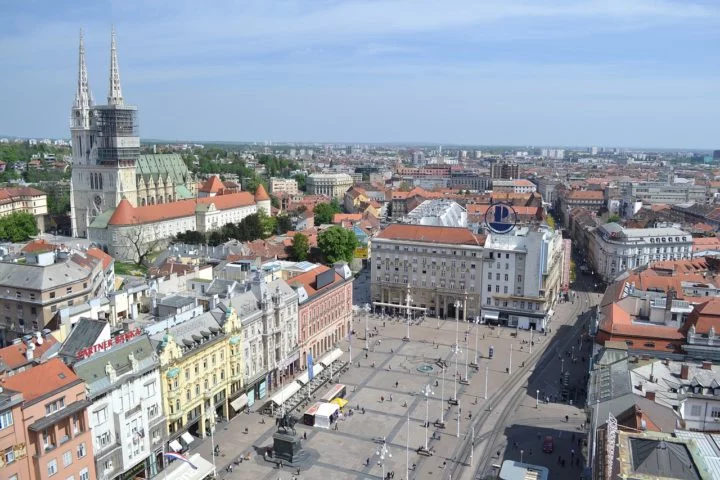 Zagreb - A capital croata é repleta de construções em estilo austro-húngaro dos séculos 18 e 19. A Cidade Alta abriga vários dos mais importantes e antigos patrimônios do país. 
