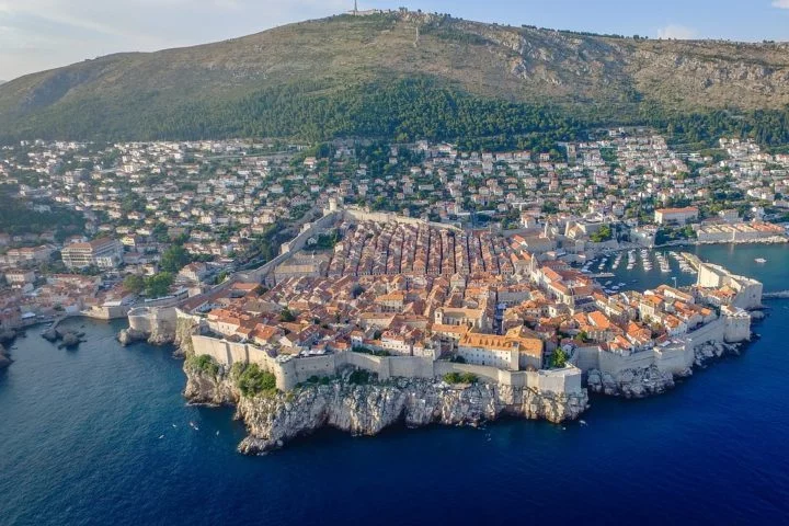 Dubrovnik - Não é a capital, mas, certamente, é a cidade mais famosa da Croácia. Até porque faz parte do trajeto de diversos cruzeiros que percorrem a Europa. 