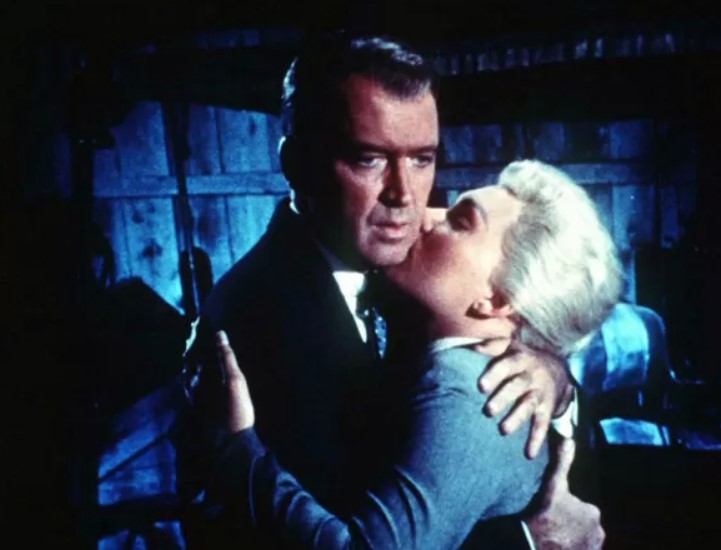 A atriz Kim Novak completou 92 anos em 13/02/2025. Nascida em Chicago, no estado americano de Illinois, ela ficou famosa por seu papel em “Vertigo” (“Um Corpo que Cai”, no Brasil), de 1958, dirigido pelo mestre do suspense Alfred Hitchcock. 
