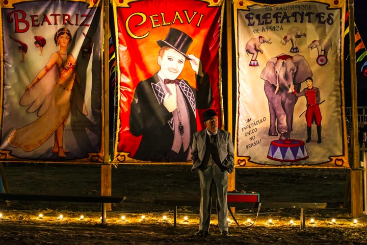 Joanna Francesa (1973), Chuvas de Verão (1978), Um Trem para as Estrelas (1987), Orfeu (1999), O Maior Amor do Mundo (2005) e O Grande Circo Místico (2018 - foto) são outros dos filmes que Diegues comandou.