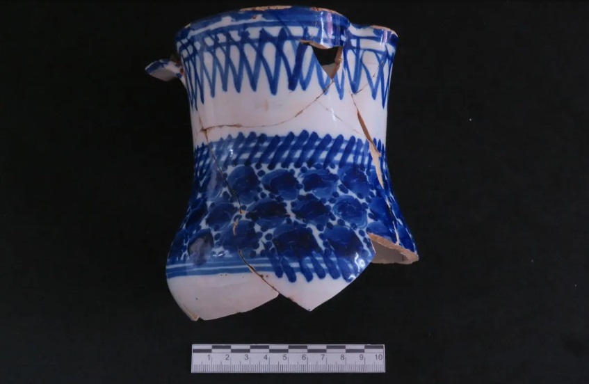 São milhares de fragmentos de louças e vidros, na maioria itens importados, que revelam peças usadas pela elite da região, entre o fim dos anos 1800 e os primeiros anos do século 20. 