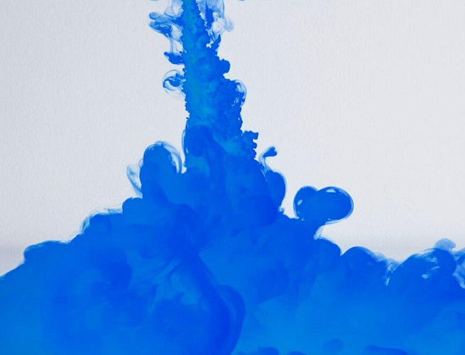 A perda afetou profundamente Picasso, que adotou uma paleta predominantemente azul e explorou temas como a tristeza e a melancolia.