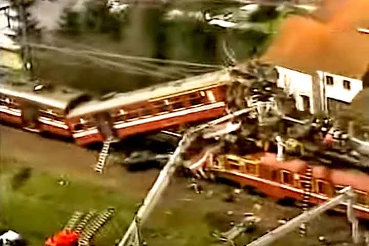 O acidente ferroviário de Buizingen, que vitimou 19 pessoas em Halle, na Bélgica completa 15 anos neste sábado (15/02). O local fica a apenas 15 km da capital Bruxelas,