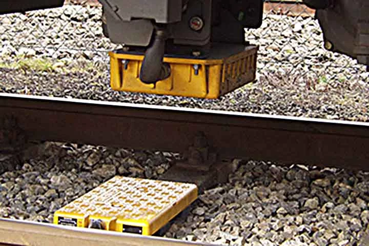 Além disso, o sistema de segurança ferroviário belga, chamado TBL (Transmission Balise-Locomotive), que deveria impedir que trens passassem por sinais vermelhos, não estava funcionando de maneira eficaz naquele trecho da linha.