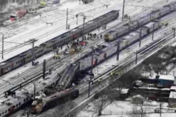 Além disso, a forte nevasca que ocorria na região naquele dia agravou as condições de visibilidade e o trabalho de resgate. Relembre agora outros acidentes ferroviários que ficaram marcados na história!