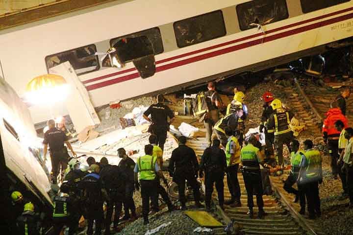 Desastre de Santiago de Compostela (Espanha, 2013): Um trem de alta velocidade descarrilou em uma curva acentuada, resultando em 80 mortos e mais de 130 feridos.