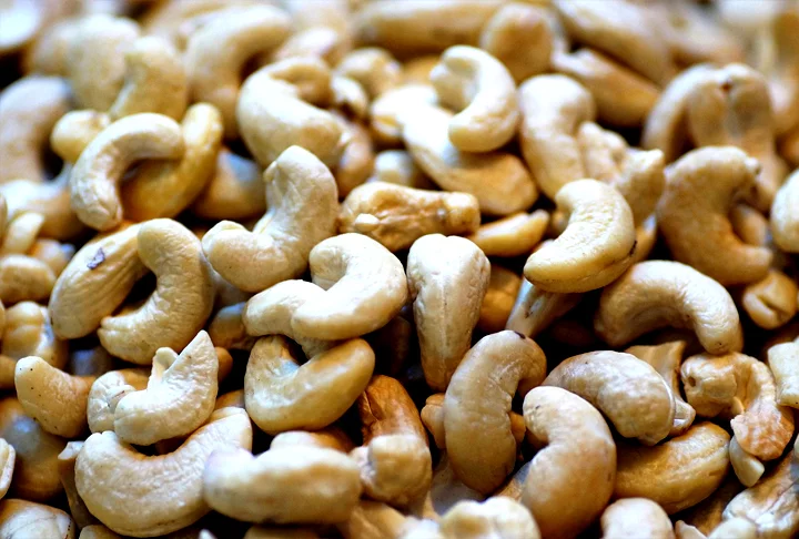 A castanha de caju, por sinal, é um dos produtos de maior qualidade no Piauí. E, neste 2022, a expectativa é de fechar o ano com motivo para comemoração: um aumento de pelo menos 30% na produção. No Brasil, o Piauí só perde para o Ceará no montante do produto, que faz parte inclusive da pauta de exportações.   