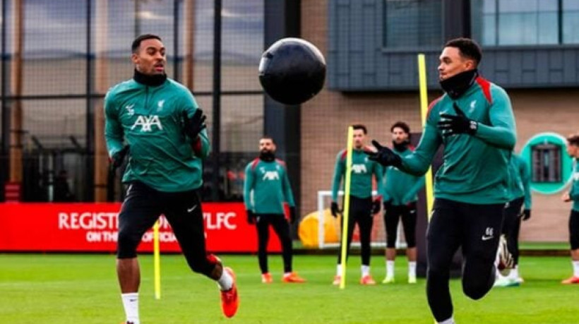 Equipes se enfrentam em partida válida pela 25ª rodada da Premier League 2024/25