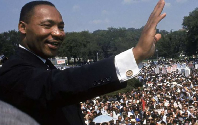 Martin Luther King é reconhecido como a maior liderança da luta por igualdade racial e direitos civis do século 20 nos Estados Unidos.
