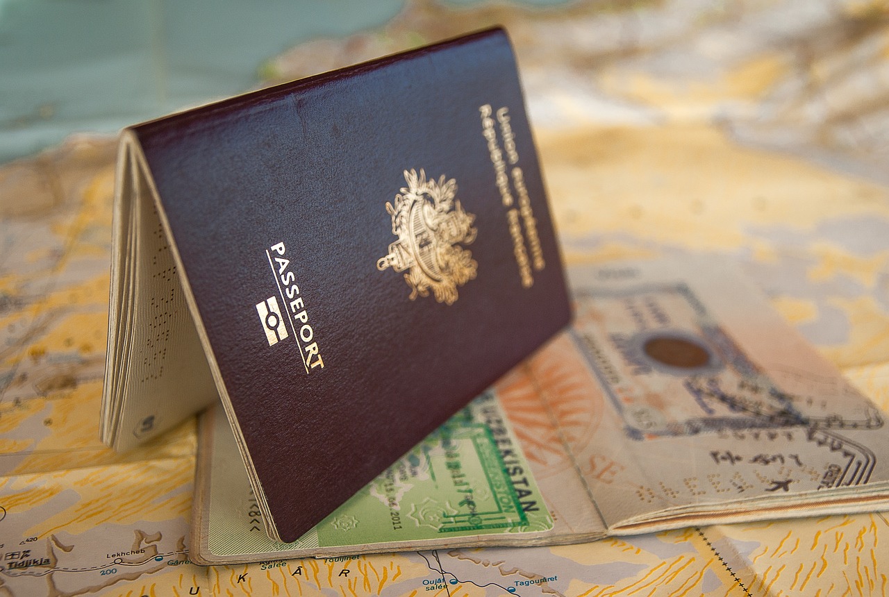 Com ou sem visto, jamais esqueça de verificar a validade do passaporte e, se o prazo estiver terminando, renove com antecedência para não haver risco de não poder viajar. 