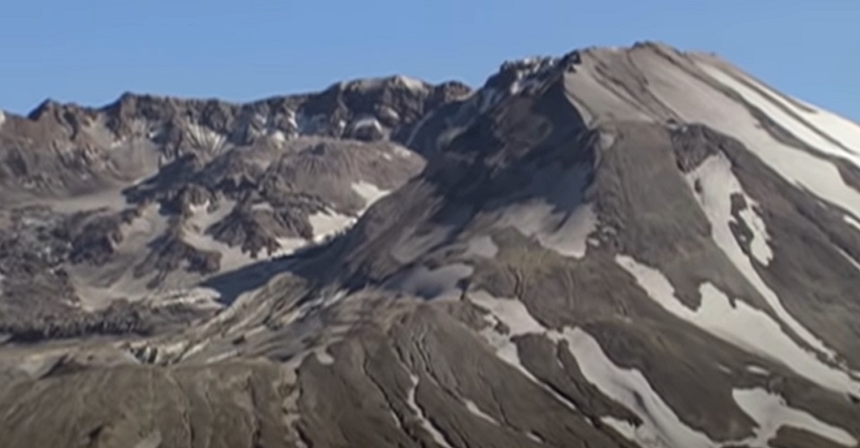 Nome do vulcão: St Helens, nos Estados Unidos - É um vulcão ativo que fica no condado de Skamania, em Washington. e que tem esse nome por conta do diplomata britânico Lord St Helens. Ele era um amigo próximo do explorador George Vancouver.