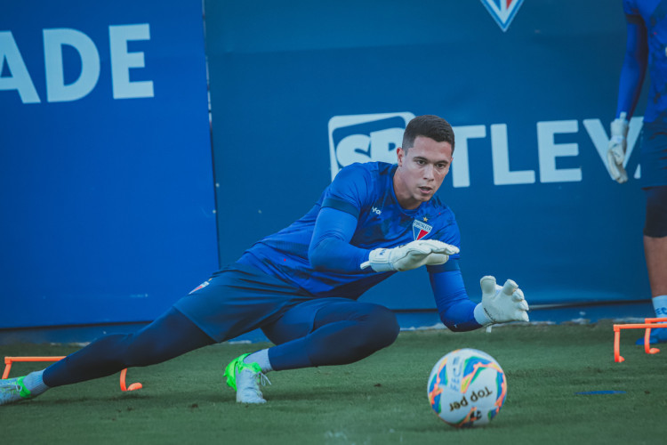 Goleiro Brenno em treino do Fortaleza no Centro de Excelência Alcides Santos