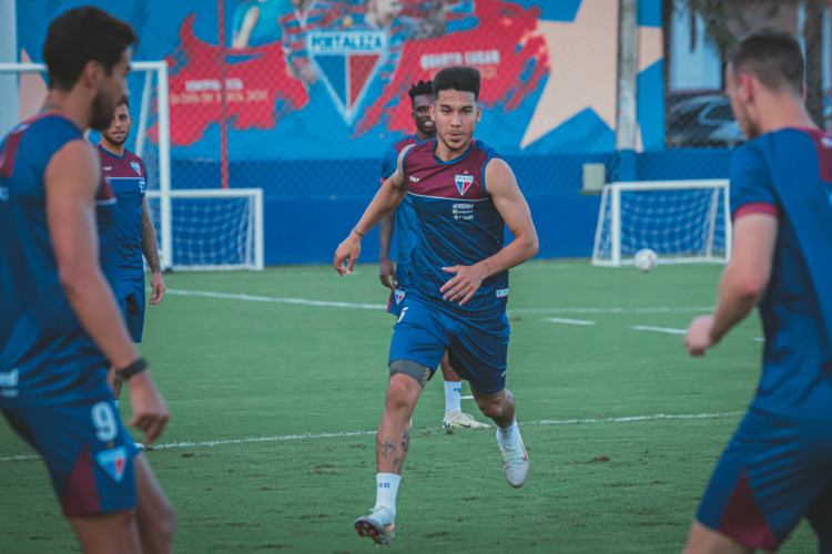 Volante Pol Fernández em treino do Fortaleza no Centro de Excelência Alcides Santos