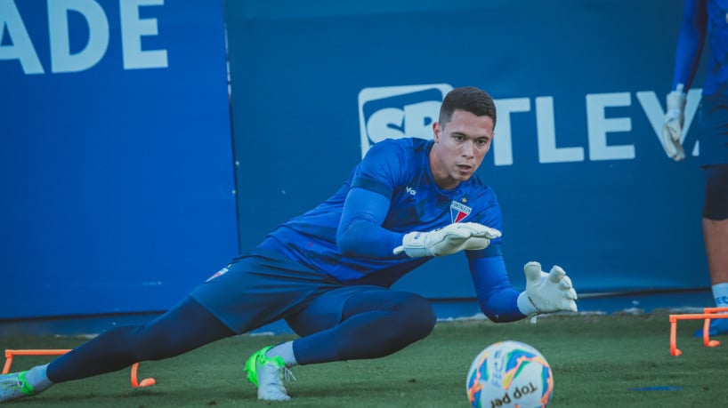 Goleiro Brenno em treino do Fortaleza no Centro de Excelência Alcides Santos 