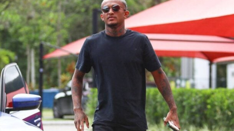 Lateral direito do Flamengo irritou atletas do Vasco no fim do jogo com troca de passes considerada desrespeitosa