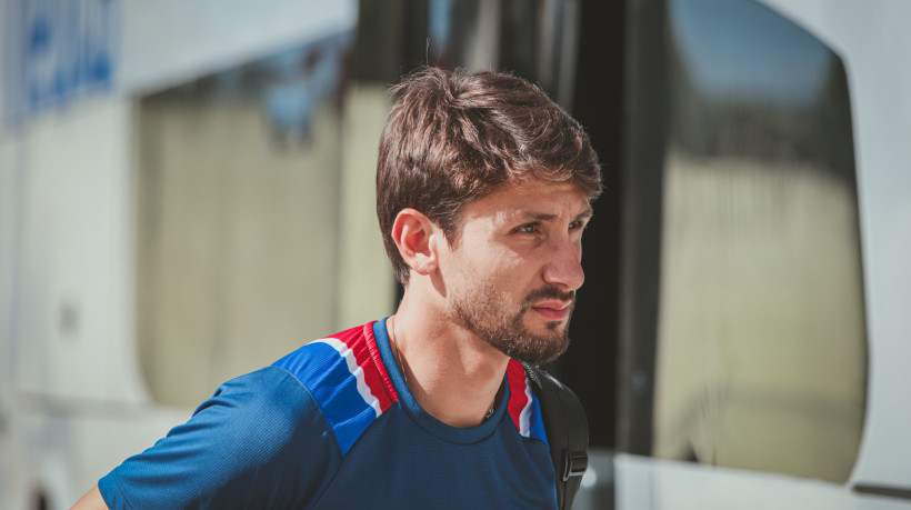 Volante Pedro Augusto na chegada ao Estádio Domingão para o jogo Horizonte x Fortaleza pelo Campeonato Cearense 2025