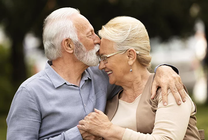 Seria aquele namoro robusto, intenso, duradouro, que muitas vezes esse casal até reside junto. Mas a grande diferença de uma união estável é que eles não possuem a intenção de formar uma família, esclareceu a advogada especialista em Direito de Família e Sucessões, Daiana Kosteski, ao g1.