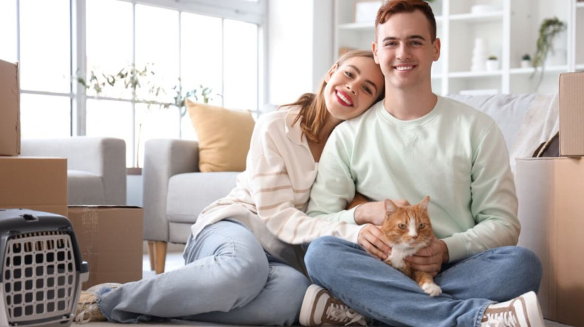 A adaptação do gato à nova casa deve ser feita gradualmente (Imagem: Pixel-Shot | Shutterstock) 