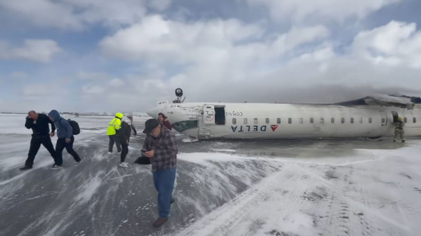 Avião capota em Toronto: suposto passageiro gravou vídeo do acidente 
