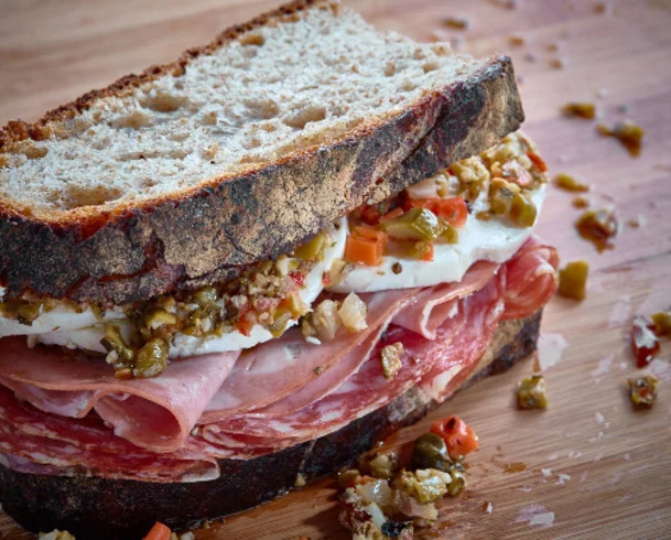 Países como Itália e Brasil são grandes exportadores de mortadela para mercados como Estados Unidos e Japão, onde o consumo cresce.
