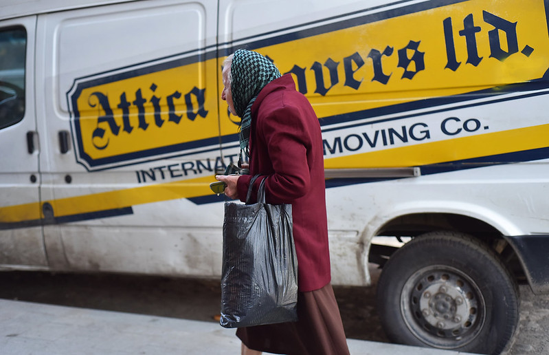 Tal condição é expressa na interação de culturas por meio dos costumes, formas de produzir arte e maneira de se vestir.