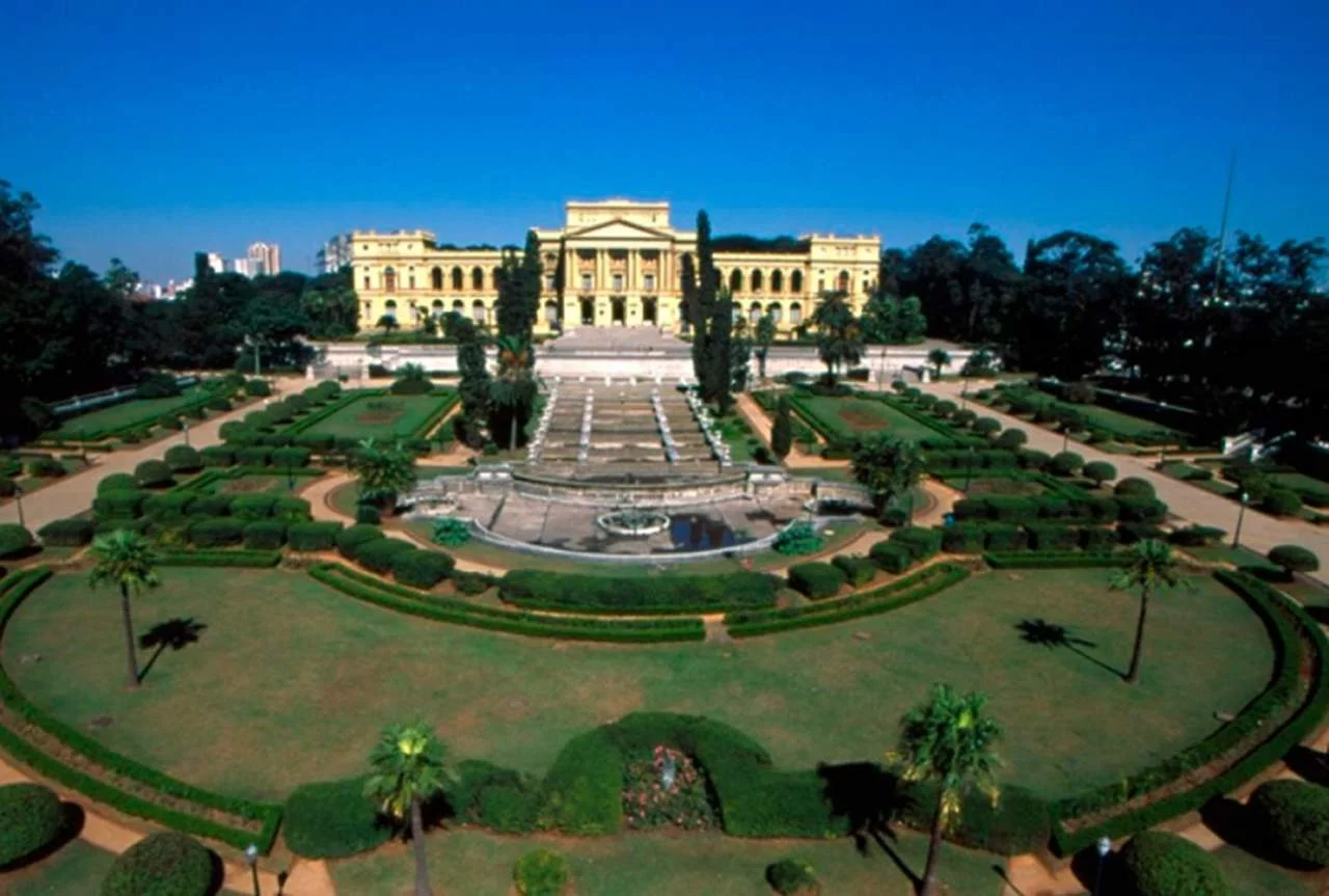 Museu do Ipiranga (São Paulo) - Inaugurado em 7/9/1895, fica no Parque da Independência e faz parte da Universidade de São Paulo. Tem 450 mil obras. Em abril de 2024, atingiu a marca de 1 milhão de visitantes desde a reinauguração, em 7/9/2022. O espaço ficou em reforma por 9 anos e reabriu na celebração dos 200 anos da Independência do Brasil. 