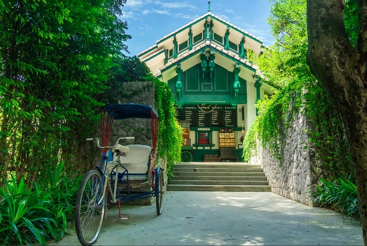 Os hóspedes também podem pegar bicicletas gratuitas na trilha ao redor do lago e procurar um lugar para sentar e observar os animais.
