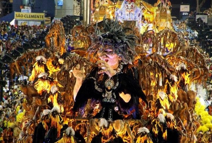 São Clemente - A escola do bairro Cidade Nova tem as cores amarelo e preto e levará o enredo A São Clemente dá Voz a quem não tem para a avenida.