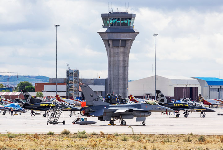O local abriga voos comerciais habituais. Assim como acolhe jatos executivos e governamentais. 