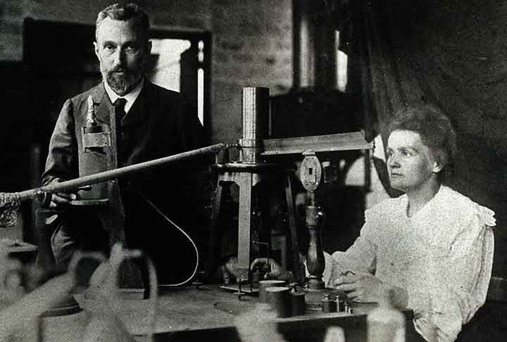 Começando pela polonesa-francesa Marie Curie (1867-1934). Ela foi uma das cientistas mais importantes da história, vencendo dois prêmios Nobel: o de Física, em 1903, e o de Química, em 1911. 
