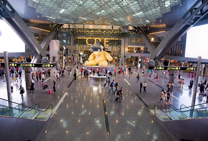 O sítio de Hamad também se destaca por ser um dos mais luxuosos do planeta, fato que lhe permitiu ser escolhido por dois anos seguidos como o melhor aeroporto do mundo. Em 2022 foi o oitavo mais movimentado no planeta,  acima de 35 milhões de passageiros no ano, impulsionado pela Copa do Mundo. 