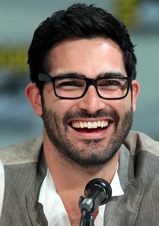 Tyler Hoechlin nasceu em 11 de setembro de 1987, na Califórnia, e ficou famoso exatamente em Teen Wolf, além de atuar como Superman na série Superman & Lois. Ele já conquistou prêmios como o Teen Choice Award por sua atuação em séries juvenis.