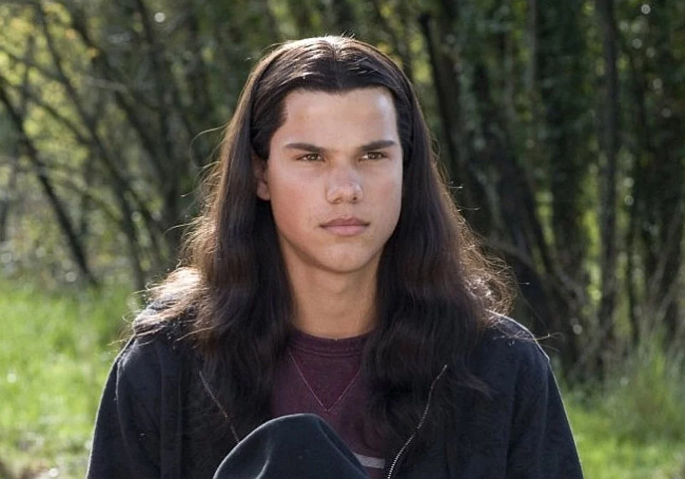 O ator Taylor Lautner completou 33 anos no dia 1 de fevereiro. Conhecido por seu papel como Jacob, na saga 