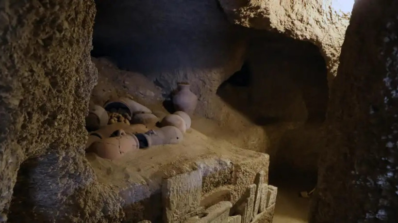 Túmulo perdido do Rei Tutmés II é descoberto no Egito
