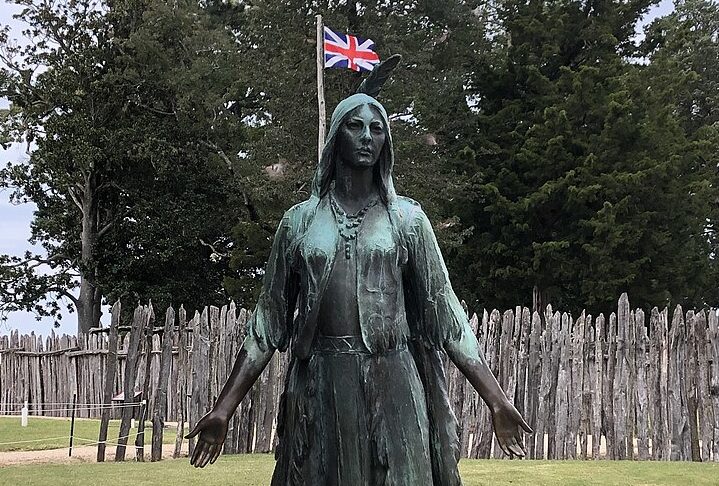 Pocahontas morreu em março de 1617, em Gravesend, Inglaterra, provavelmente de uma doença como pneumonia ou tuberculose, antes de poder retornar à América.